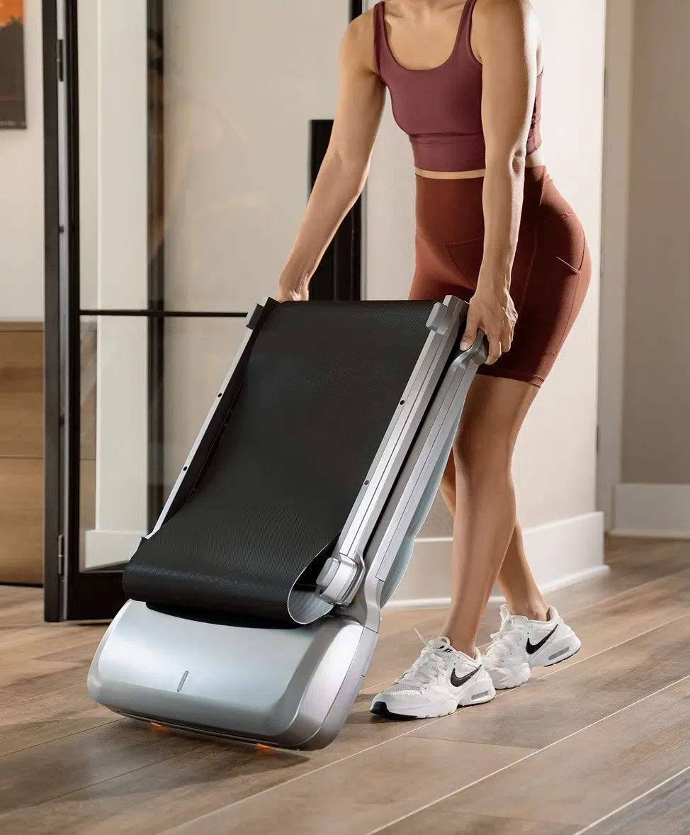 walkingpad-c2-standing-desk-walking-1